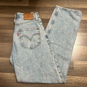 Levi’s Straight Leg Light Wash Jean